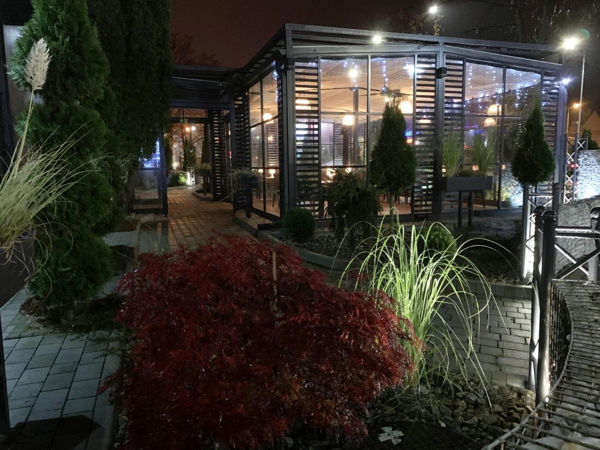 Hotel Kameleon Tarnobrzeg Exteriér fotografie